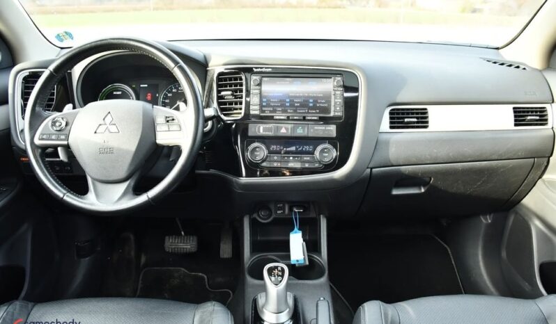 Mitsubishi Outlander 2.0 4WD Plug-In Hybrid full